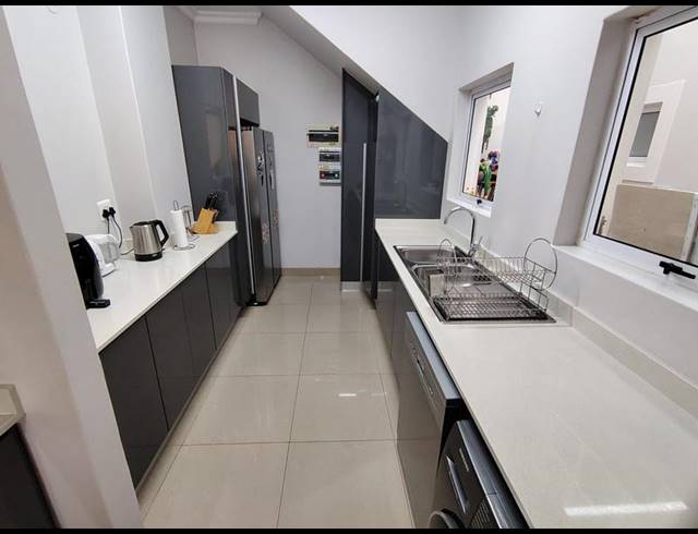 3 BEDROOM TOWNHOUSE FOR SALE IN LA LUCIA RIDGE
